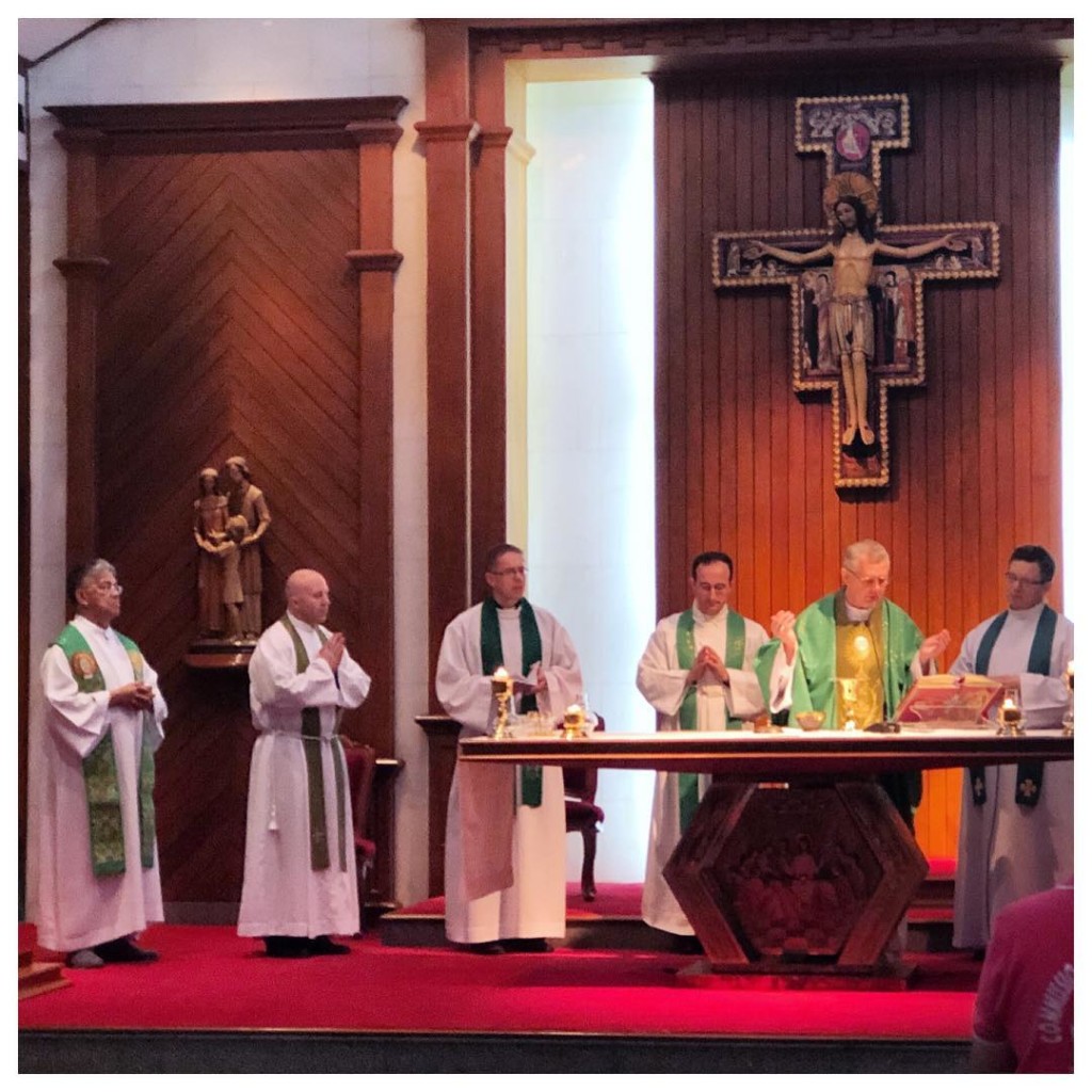 Don Boquet e Don Giordano concelebrano la Santa Messa con il Rev.mo Tomasz Bernard Peta, Arcivescovo del Kazakistan. L'arcivescovo Peta è uno dei relatori 