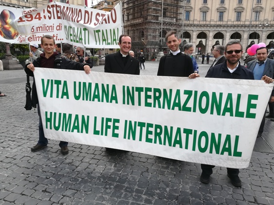 Partenza della Marcia per la Vita: Don Giordano insieme a Don Hausmann